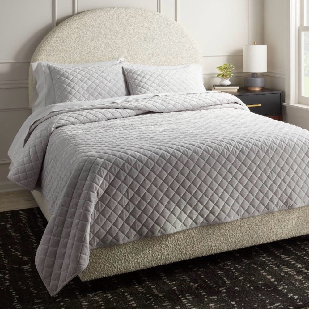 Threshold Full/Queen Luxe Diamond Stitch Velvet Quilt Light Gray NWOT